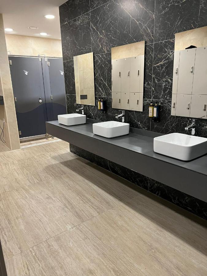 Brand New Studio Near The Beach, Гибралтар Екстериор снимка